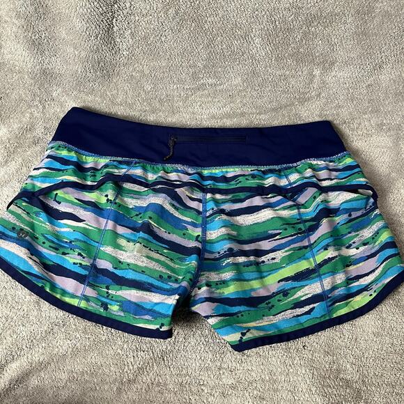 Lululemon Hotty Hot Short II Low Rise *2.5" blue green stripe Size 8 speed up - Picture 3 of 4